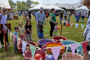Photo of children playing old-fashioned carnival game at ClydeFEST 2023